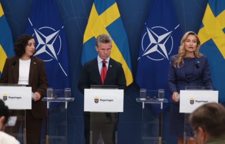 Suedia rrit mbështetjen për Ukrainën