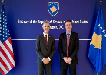 Dugolli takon zyrtarin e DASH-it, flasin për partneritetin Kosovë–SHBA