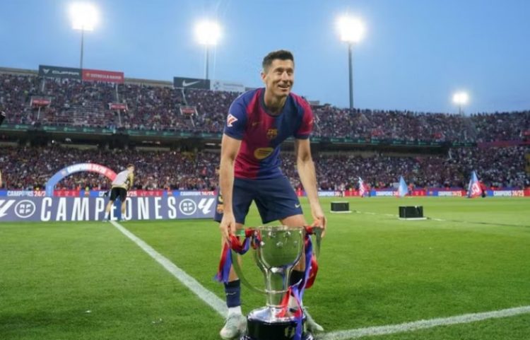 Lewandowski: Më 2012 i thashë “po” Manchester United, por Dortmund s`më la