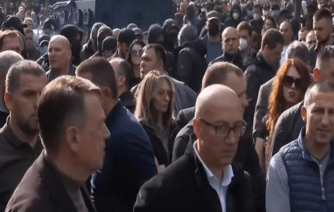 Ekspertët e sigurisë: Lista Serbe, rre*zik për stabilitetin