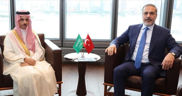 Shefat e diplomacisë turke dhe saudite diskutojnë për Sirinë dhe Gazën