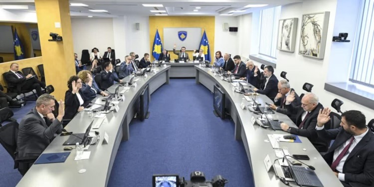 Besim Kamberaj pezullohet nga detyra pas aktakuzës për korrupsion