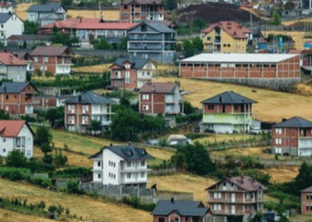 Daily Mail’: Si po e shkatërron Hasin emigracioni drejt Britanisë!