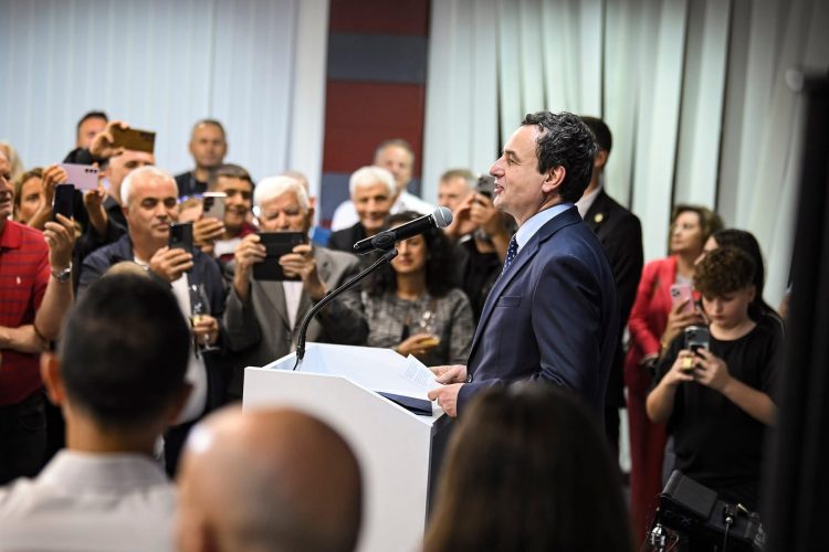 Kurti mirëpret mërgatën: Jemi me fat që ju kemi