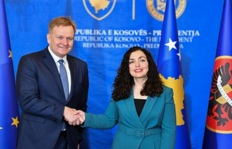 Sorensen viziton Kosovën, do të pritet nga Osmani