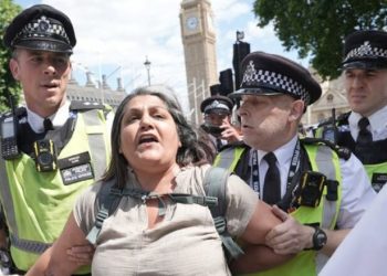Policia britanike arreston afro 500 persona në protestën kundër ndalimit të Veprimit për Palestinën
