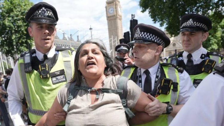 Policia britanike arreston afro 500 persona në protestën kundër ndalimit të Veprimit për Palestinën