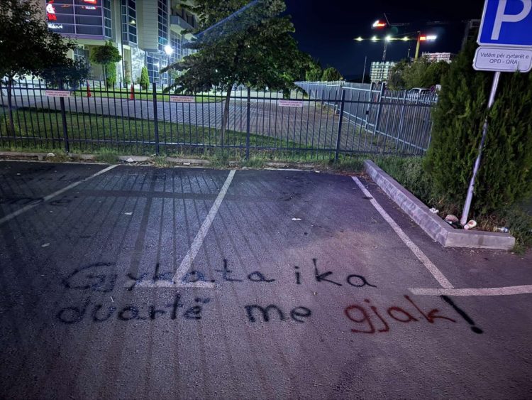 Qytetarët e Gjilanit revoltohen ndaj gjykatës: Në shërbim të fajdexhinjve