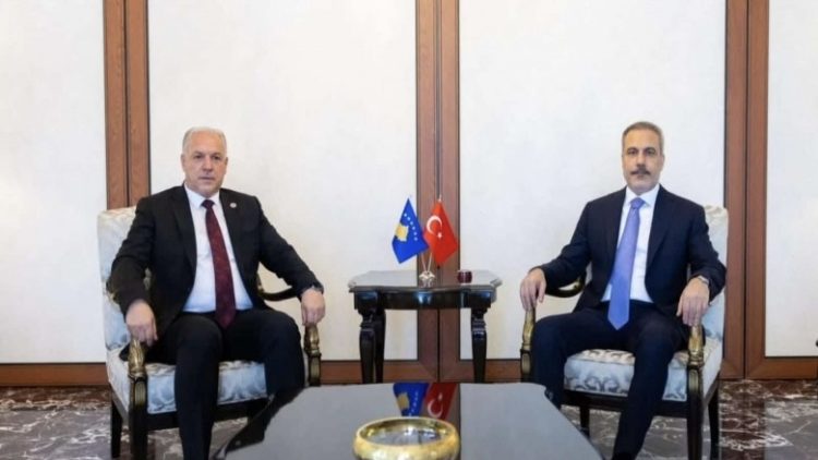 Damka takohet në Ankara me ministrin e Mbrojtjes dhe kryediplomatin turk