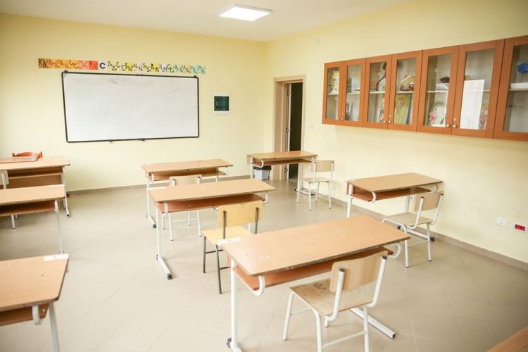 MAShTI miraton Udhëzimin Administrativ për kalendarin e vitit shkollor