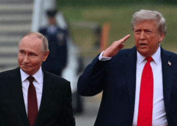 Pse nuk iu përgjigjën pyetjeve të gazetarëve Trump dhe Putin?