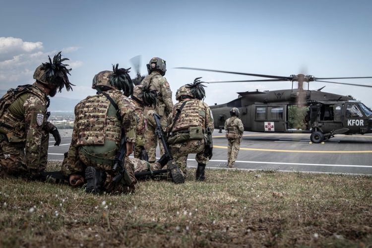 KFOR-it italian dhe ushtria amerikane zhvillojnë stërvitje në Pejë