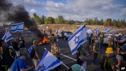 Protestuesit në Izrael kërkojnë armëpushim në Gazë dhe lirim pengjesh