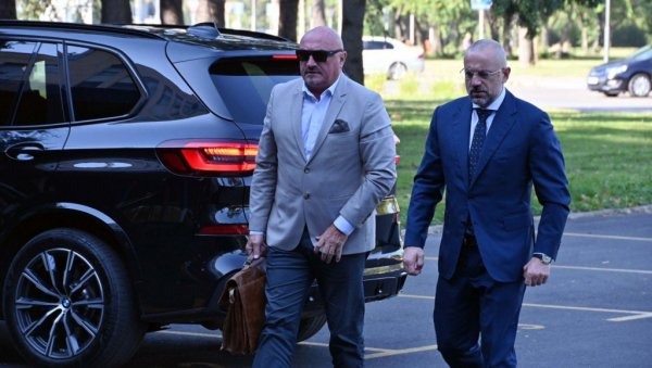 Avokati i kriminelit Radojçiq gëzohet pasi Gjykata Speciale pranoi ‘provat’ e MUP-it serb kundër liderëve të UÇK-së