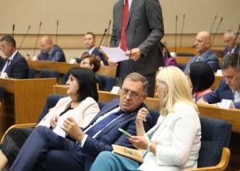 Kuvendi i Republikës Sërpska miraton vendimin jokushtetues për referendum