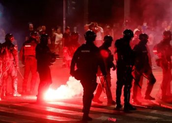 Televizioni shtetëror austriak: Vuçiç po përdor dhunën si taktikë, ndërsa BE heshtr