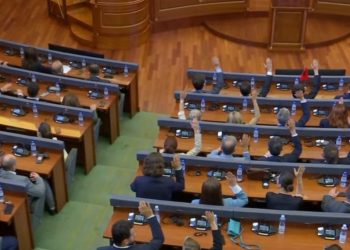 Pas Muratit, dështon edhe Arbërie Nagavci për t’u zgjedhur kryetare e Kuvendit