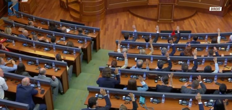 Pas Muratit, dështon edhe Arbërie Nagavci për t’u zgjedhur kryetare e Kuvendit