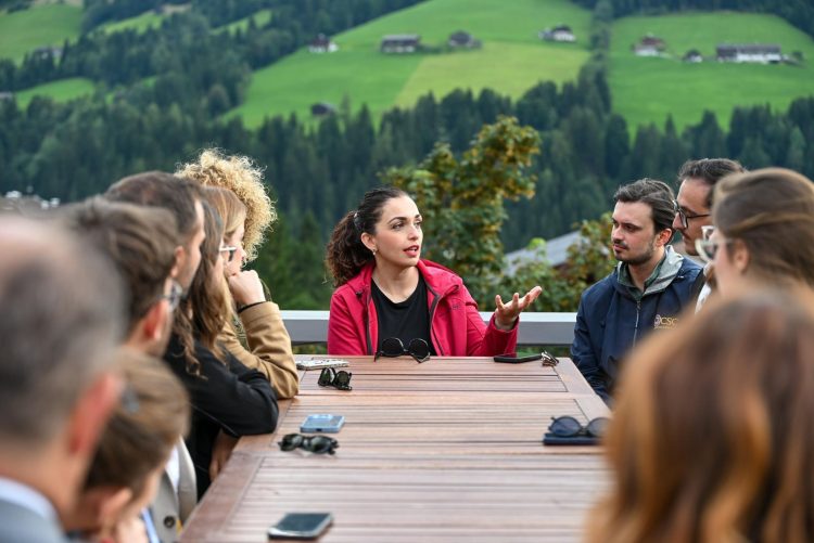 Osmani takohet me të rinj shqiptarë në Austri: Ata kanë një të përbashkët, dashurinë për Kosovën