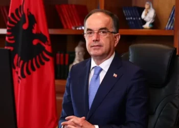 Begaj uron Bashën për postin e kryeparlamentarit: Bashkëpunimi politik dhe institucional është një domosdoshmëri