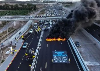 Bllokohen autostradat në Tel Aviv – po rritet zemërimi i izraelitëve kundër Netanyahut