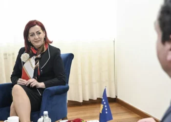 Kurti e liron nga detyra Emilija Rexhepin