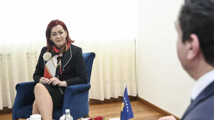 Kurti e liron nga detyra Emilija Rexhepin