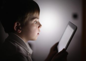 Policia e Kosovës bën thirrje: T’i mbajmë fëmijët të sigurt në internet!