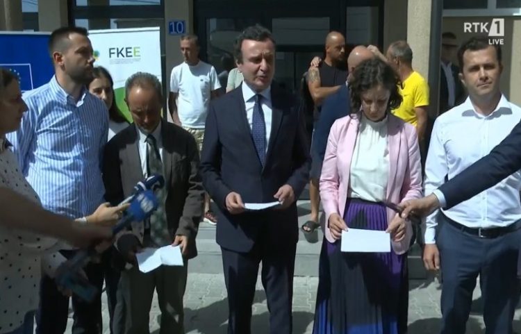 Kurti: Po ndryshohet jeta e qindra familjeve anë e mbanë Kosovës