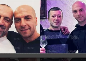 Publikohen fotografi të Sllavko Simiq me terroristët Millan Radojiçiq dhe Vladimir Radivojeviq (Mami)