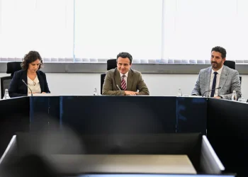 Qeveria prezanton udhërrëfyesin për dokumentimin e dëmeve ekonomike gjatë lu*ftës – Kurti: Obligim moral dhe kombëtar