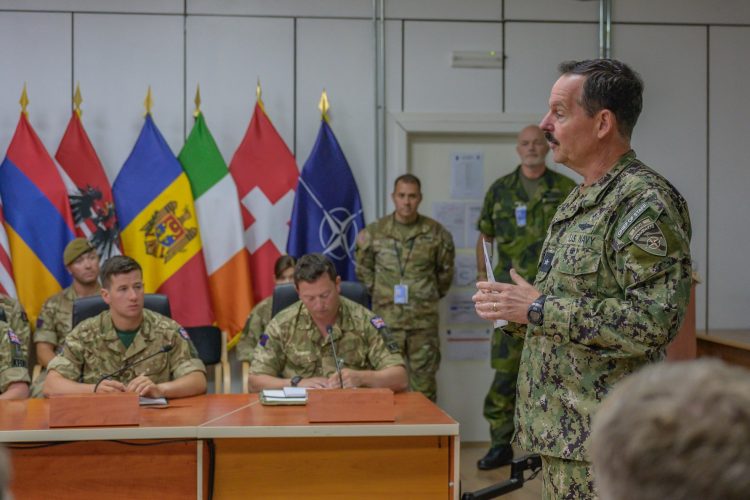 Garda Skoceze që erdhi si forcë rezervë e NATO-s i merr informacionet e para rreth KFOR-it