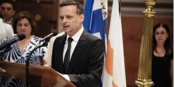 “S’pranojmë leksione demokracie nga ata që vr*asin fëmijë”, kryebashkiaku i Athinës përplaset me ambasadorin izraelit