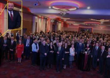 “Gënjeu publikisht dhe me vetëdije”, Kryeziu i reagon Tahirit lidhur me deklaratat mbi fotografinë me Mefail Shkodrën