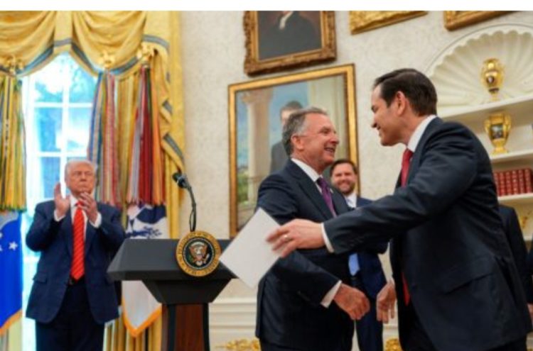 Zbulohet se kush do të jenë të pranishëm gjatë takimit Trump-Putin