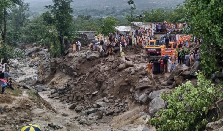 Shira dhe për*mbytje të rrëmbyeshme në Pakistan, rritet në 351 numri i vik*timave