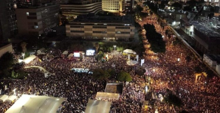 “Ndale lu*ftën, sill pengjet në shtëpi”, pothuajse 1 milionë izraelitë protestojnë kundër Netanjahut