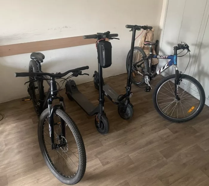 Arr*estohet një 28-vjeçar në Ferizaj, për një muaj kreu disa vjedhje në banesa