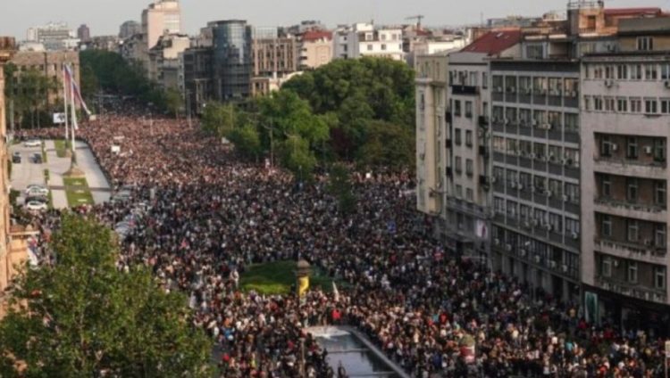 Mitrovica nën sy të Beogradit! Eksperti: Strategjia e Vuçiqit për të shpërqendruar opinionin serb