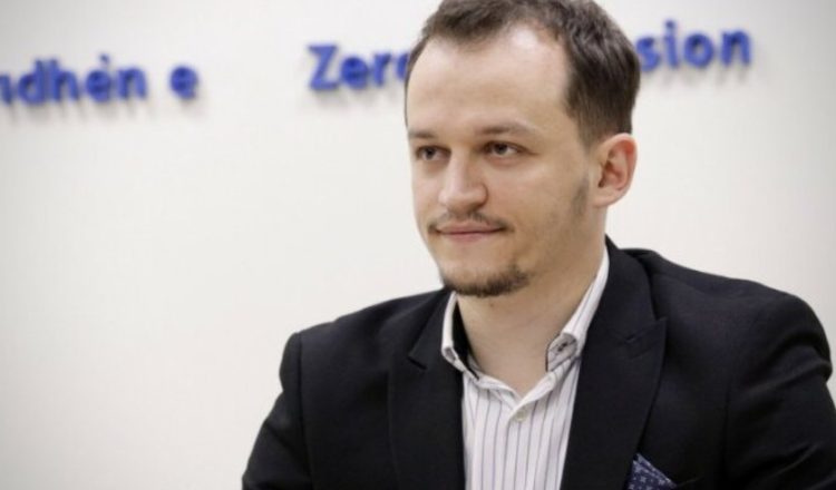 Cakolli: Tërheqja e Presidentes nga Kushtetuesja, e paarsyeshme – gjyqtari raportues s’e vendos fatin e rastit