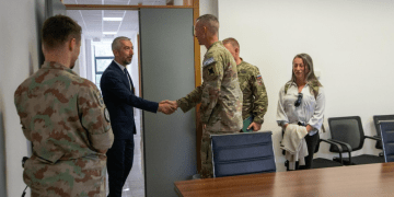 Komandanti i Komandës Rajonale të KFOR-it takon kryetarin e Mitrovicës së Veriut – ja çka biseduan