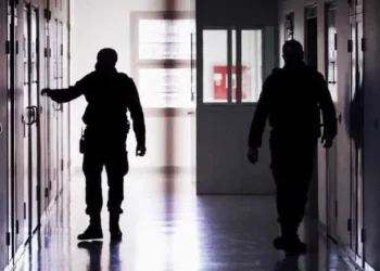 Arratiset një i burgosur në Mitrovicë, pezullohen nga detyra katër zyrtarë korrektues