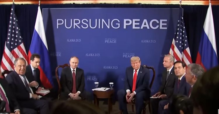 Nis takimi i madh: Trump dhe Putin përballë me “skuadrat” e tyre