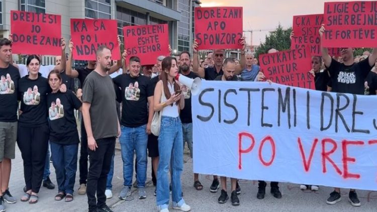 Vra*sja e trefishtë, protestohet në Gjilan