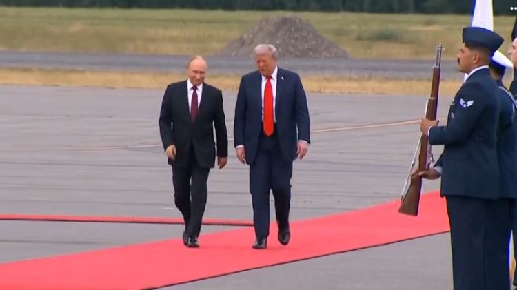 “A do ta ndalni vr*asjen e civilëve?”, Putini bëhet kinse s’e dëgjoi pyetjen e gazetares