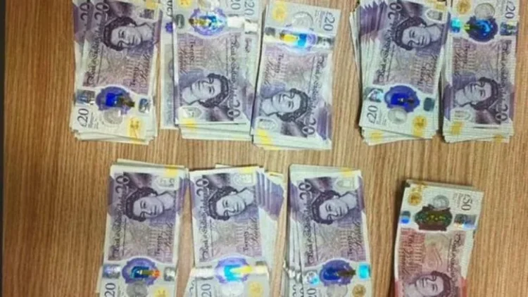 Pasagjerit nga Londra i konfiskohen në aeroport mjete monetare mbi kufirin e lejuar