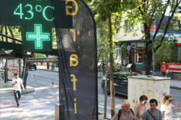 Tirana regjistroi ditën më të nxehtë në histori, ja sa shënoi termometri