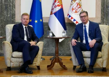 Sorensen takon Vuçiqin, kërkon normalizimin e marrëdhënieve Kosovë-Serbi