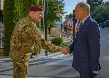 Troccaz takon komandantin e KFOR-it