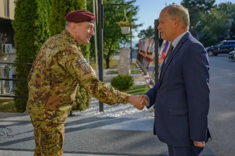 Troccaz takon komandantin e KFOR-it